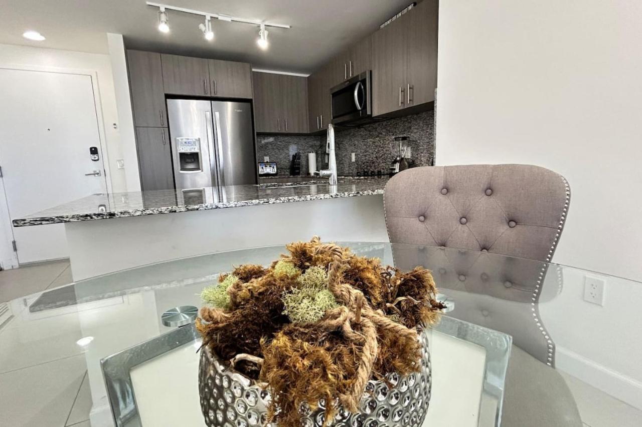 Style Luxury Living In Doral, Appartamento